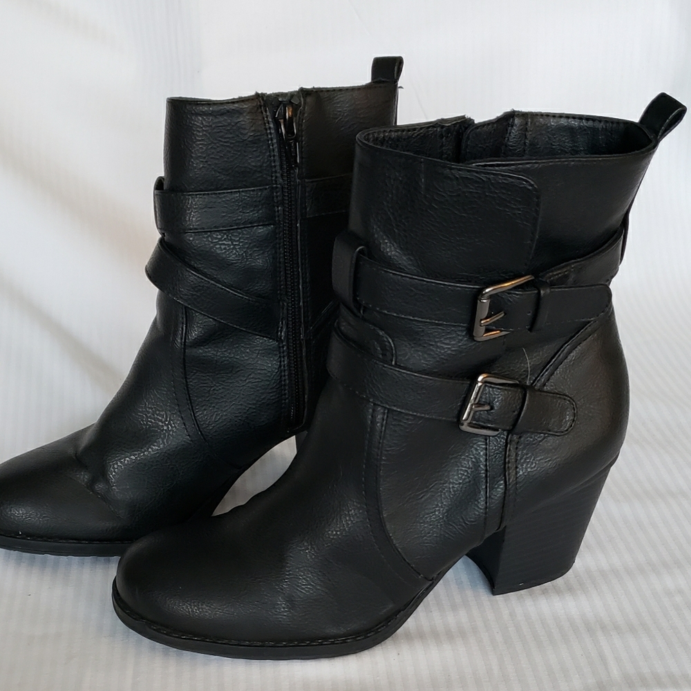 Naturalizer black boots